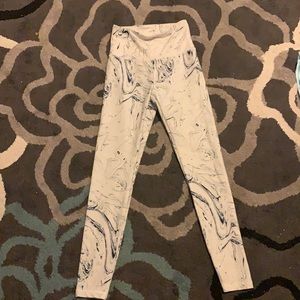black and white marble leggings